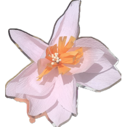 Lyserød crepepapirs blomst.